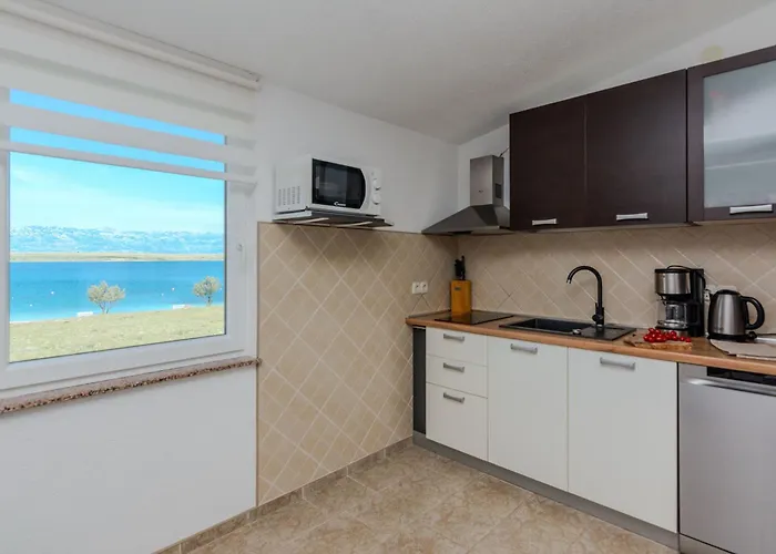 Apartment By The Sea - 18523