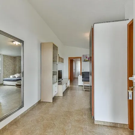 Apartment By The Sea - 18523 *
