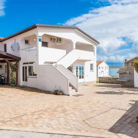 Apartment By The Sea - 18523