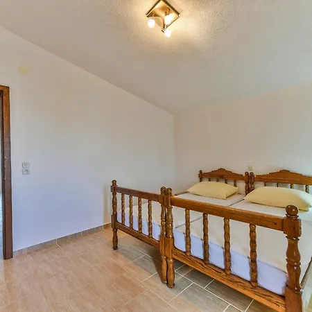 Apartment By The Sea - 18523 Vir