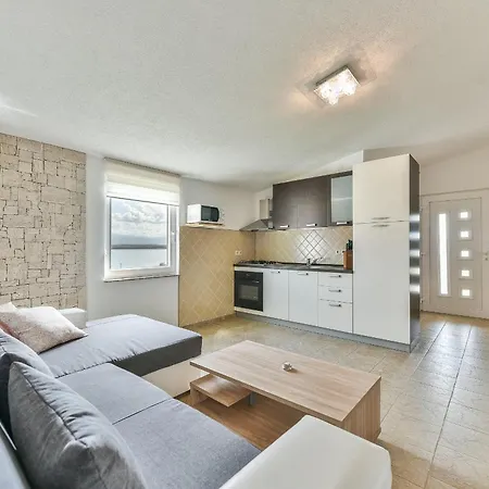 Apartment By The Sea - 18523 *