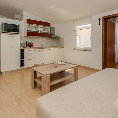 Apartment By The Sea - 18523 Vir