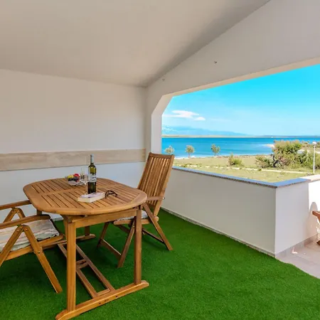 Apartment By The Sea - 18523