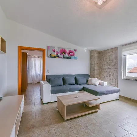 By The Sea - 18523 * Vir