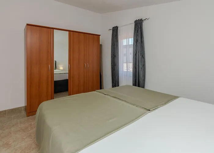 By The Sea - 18523 Vir