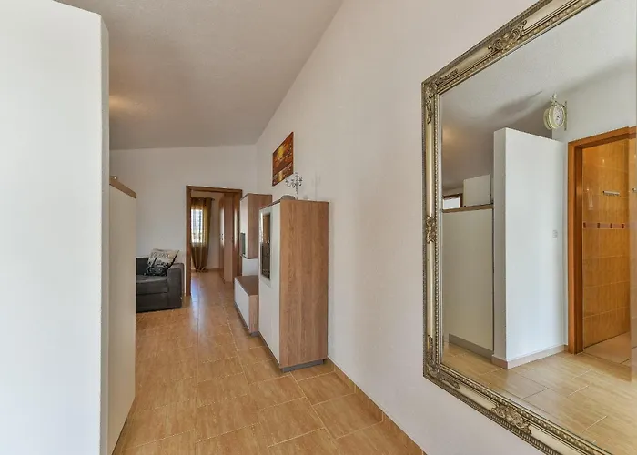 By The Sea - 18523 * Vir